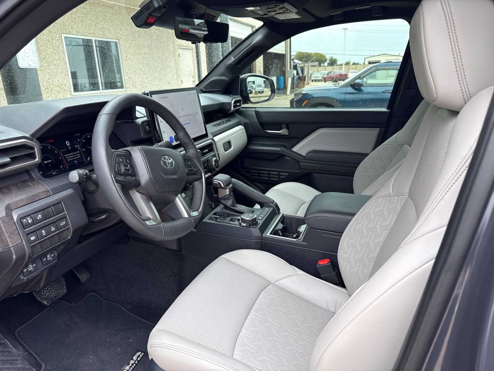 Used 2025 Toyota Tacoma Limited AWD/4WD image 9