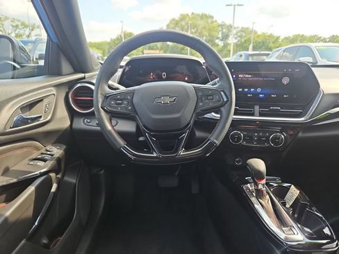 Used 2024 Chevrolet Trax RS w/ Sunroof Package FWD image 14