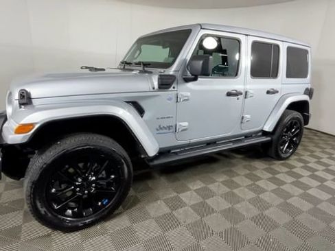 Used 2023 Jeep Wrangler Unlimited Sahara w/ Cold Weather Group AWD/4WD image 8