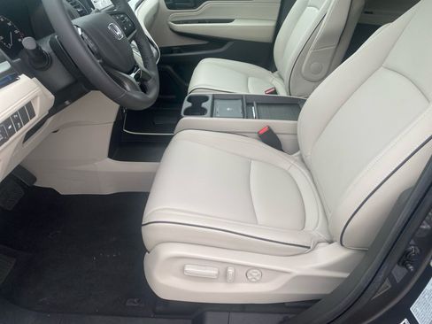 Certified 2026 Honda Odyssey Touring image 11