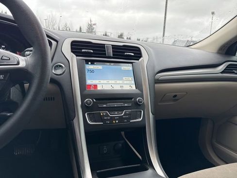 Used 2018 Ford Fusion SE image 22