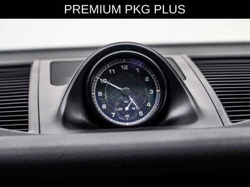 Used 2023 Porsche Macan AWD/4WD image 36
