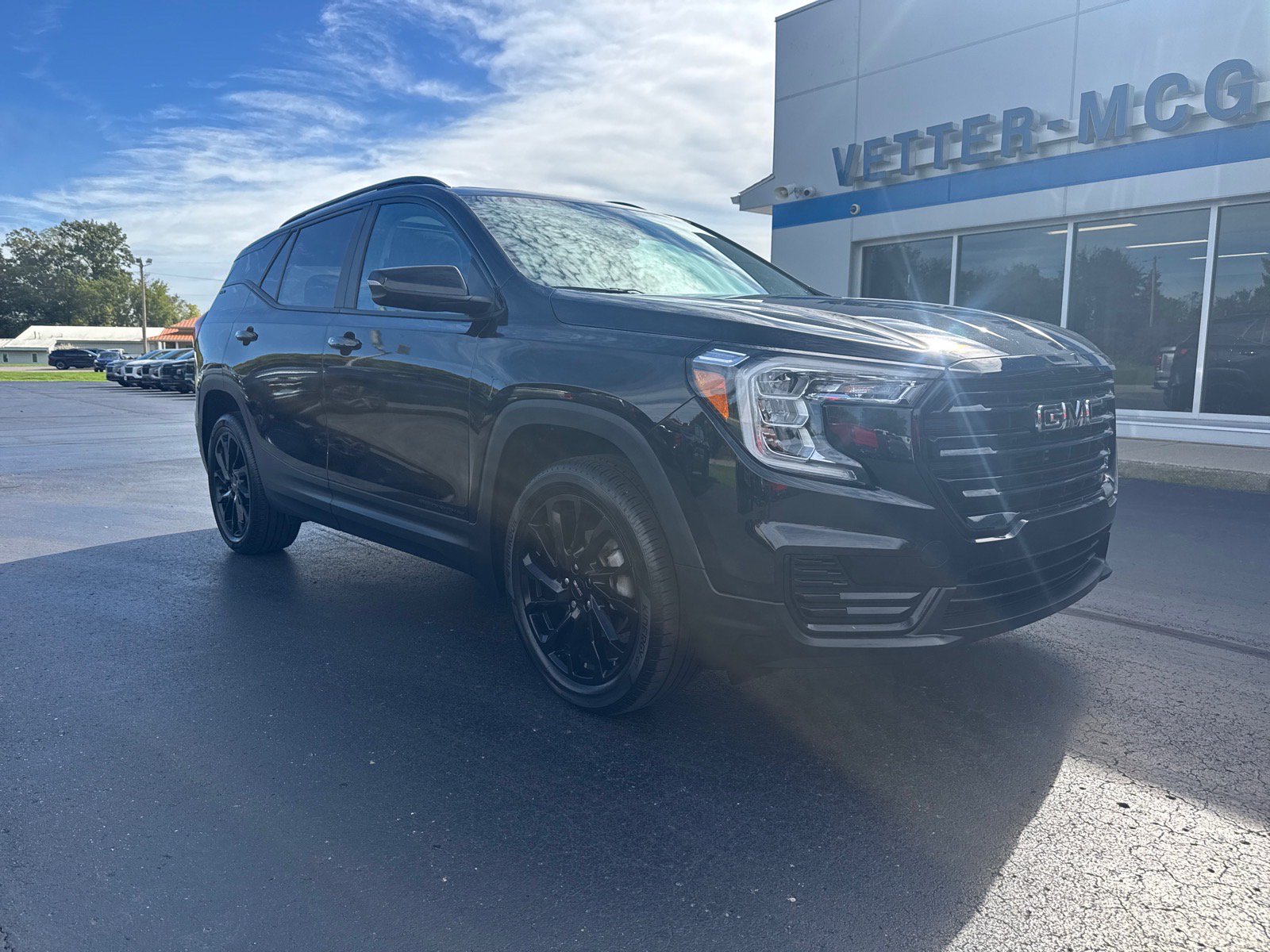 Certified 2024 GMC Terrain SLE w/ Driver Convenience Package AWD/4WD image 1