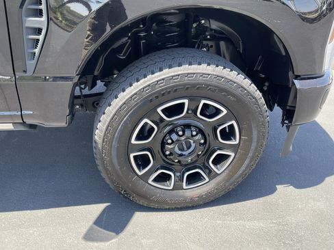 Certified 2025 Ford F350 Platinum w/ FX4 Off-Road Package AWD/4WD image 5