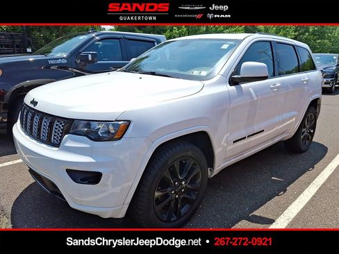 Used 2018 Jeep Grand Cherokee Altitude AWD/4WD image 1