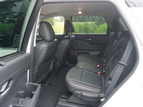 Used 2024 Nissan Pathfinder SL FWD image 13