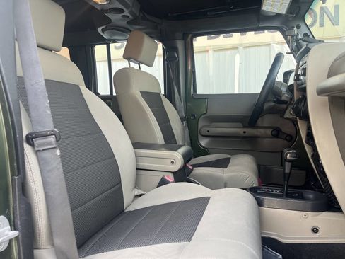 Used 2009 Jeep Wrangler Unlimited X image 16