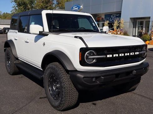 New 2025 Ford Bronco Outer Banks w/ Sasquatch Package image 2