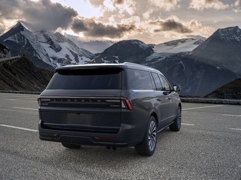 New 2026 Lincoln Navigator L Black Label AWD/4WD image 8