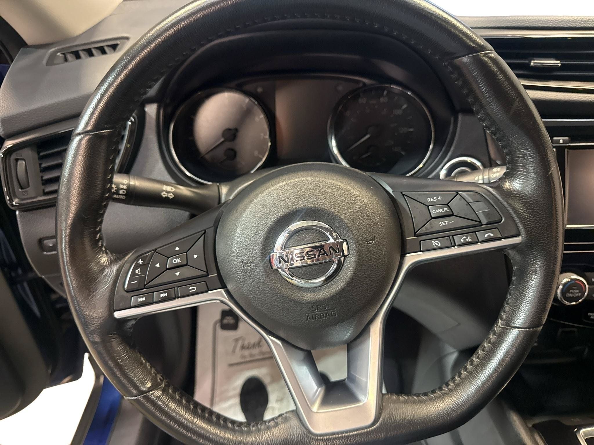 Used 2017 Nissan Rogue SV AWD/4WD image 12