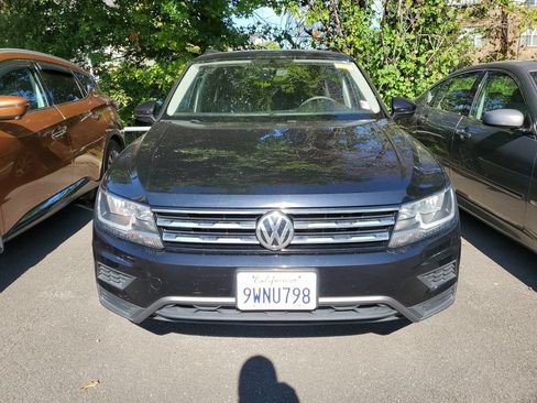 Used 2021 Volkswagen Tiguan SE w/ Panoramic Sunroof Package FWD image 4