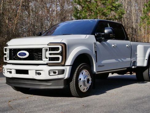 Used 2025 Ford F450 Platinum w/ FX4 Off-Road Package image 6