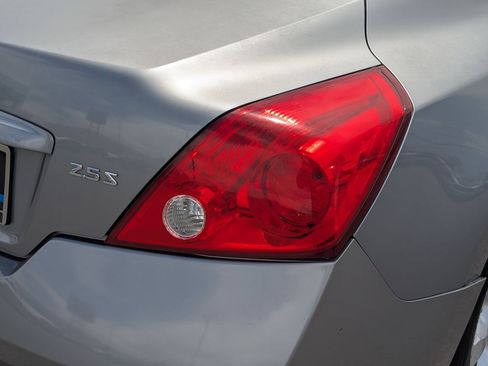 Used 2009 Nissan Altima 2.5 S w/ Premium Pkg FWD image 11