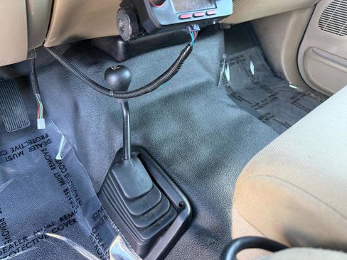 Used 2006 Ford F350 4x4 Regular Cab DRW Super Duty image 28