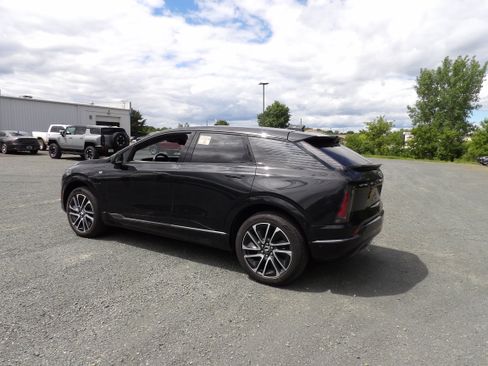Used 2025 Cadillac Optiq Sport 1 AWD/4WD image 6