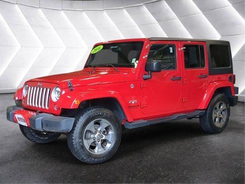 Used 2016 Jeep Wrangler Unlimited Sahara w/ Connectivity Group AWD/4WD image 7