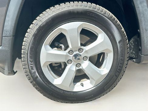 Used 2018 Jeep Compass Latitude w/ Popular Equipment Group AWD/4WD image 11