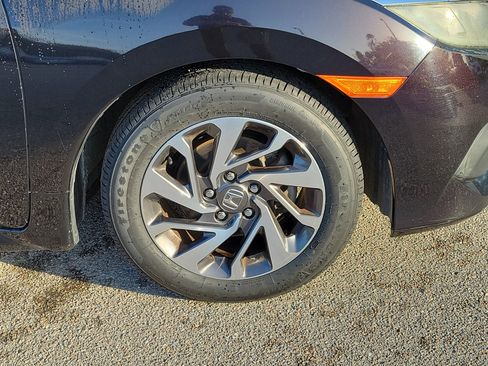 Used 2018 Honda Civic EX image 7