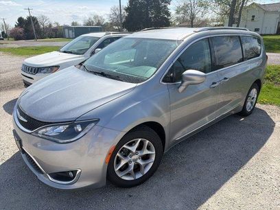Used 2018 Chrysler Pacifica Touring-L w/ Tire & Wheel Group