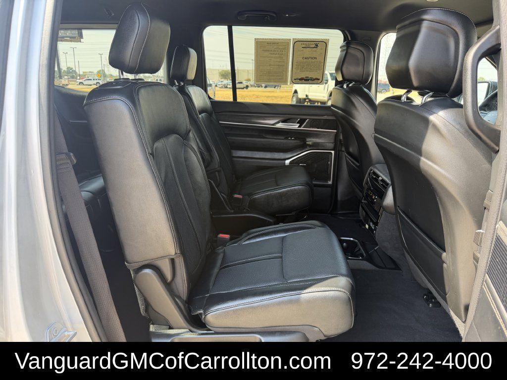 Used 2024 Jeep Wagoneer Series III AWD/4WD image 29