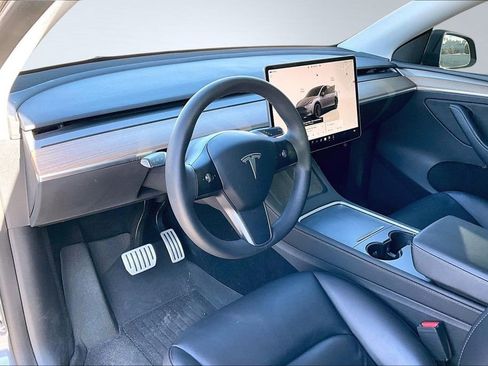 Used 2023 Tesla Model Y Performance image 4