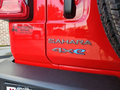 Used 2025 Jeep Wrangler Unlimited Sahara AWD/4WD image 30