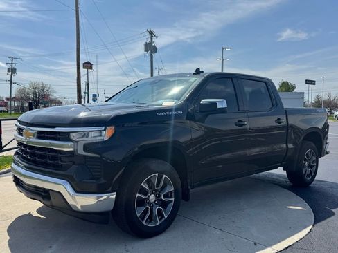 Used 2024 Chevrolet Silverado 1500 LT image 3