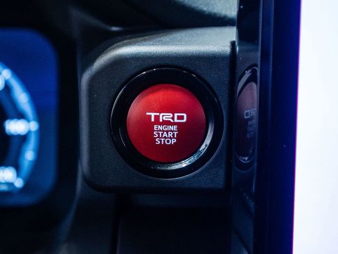 Certified 2025 Toyota Tacoma TRD Off-Road image 27