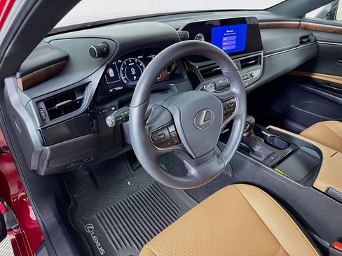 Certified 2025 Lexus ES 350 w/ Premium Package image 9