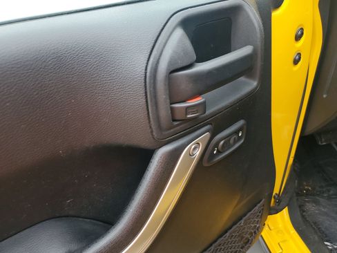 Used 2015 Jeep Wrangler Sahara image 27