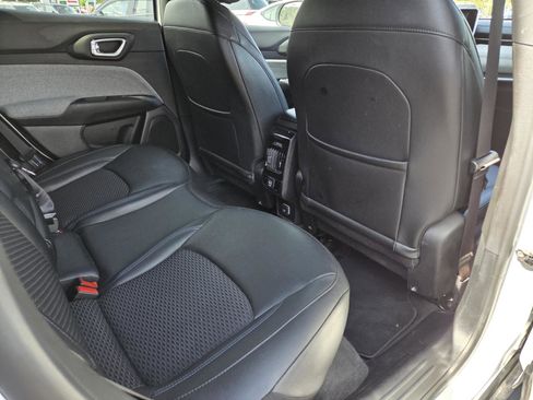 Used 2025 Jeep Compass Latitude AWD/4WD image 19