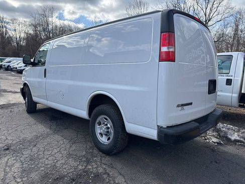 Used 2017 Chevrolet Express 2500 image 5