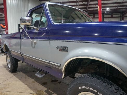 Used 1995 Ford F350 XLT 2dr 4WD Standard Cab LB image 40