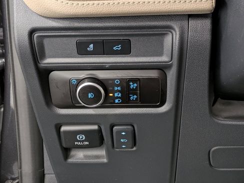 Used 2023 Ford Expedition Limited image 19