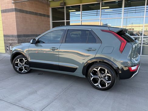 Used 2025 Kia Niro EX Touring FWD image 5