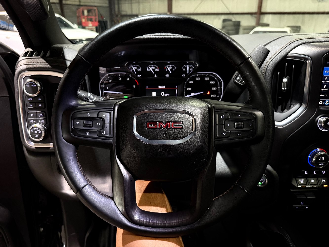 Used 2023 GMC Sierra 2500 AT4 w/ AT4 Preferred Package AWD/4WD image 31