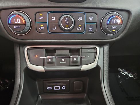 Used 2023 GMC Terrain SLT AWD/4WD image 19