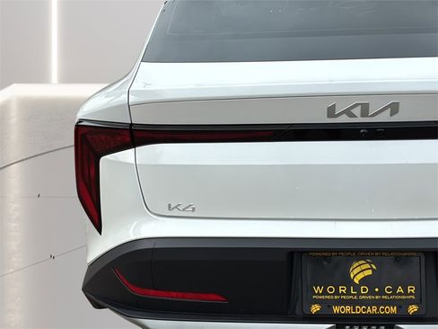 Used 2025 Kia K4 EX image 29