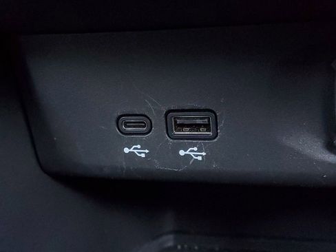 Used 2025 Buick Envista Preferred image 23