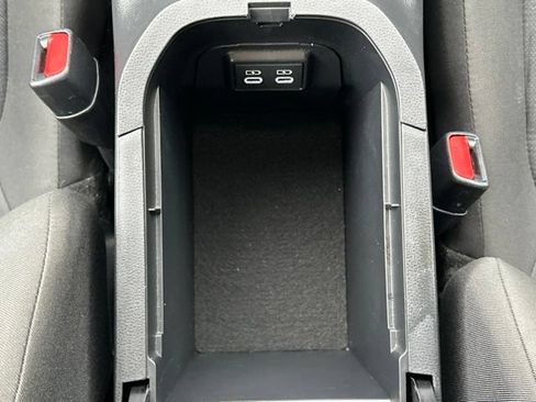 Used 2025 Toyota RAV4 XLE AWD/4WD image 66