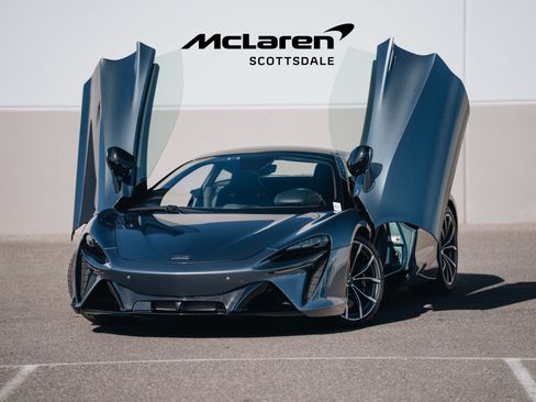 Used 2023 McLaren Artura RWD image 2