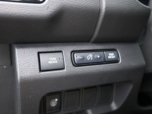 Used 2025 Nissan Frontier PRO-4X image 19