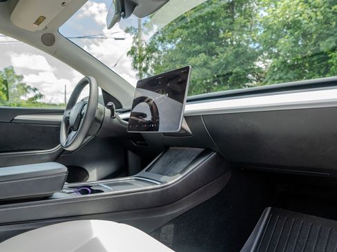 Used 2024 Tesla Model Y Performance AWD/4WD image 31