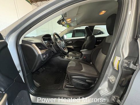 Used 2017 Jeep Cherokee Sport AWD/4WD image 12
