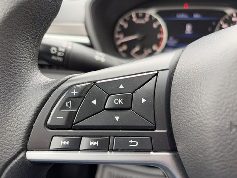 Used 2025 Nissan Altima 2.5 SV image 14