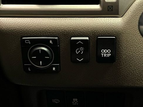 Used 2014 Lexus GX 460 w/ Premium Package AWD/4WD image 16