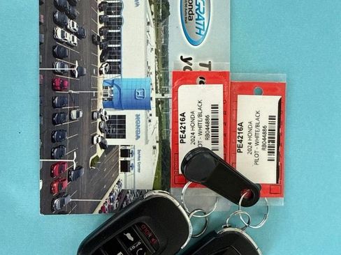 Used 2024 Honda Pilot Touring image 4