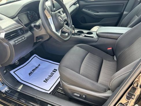 Used 2025 Nissan Altima 2.5 SV FWD image 4