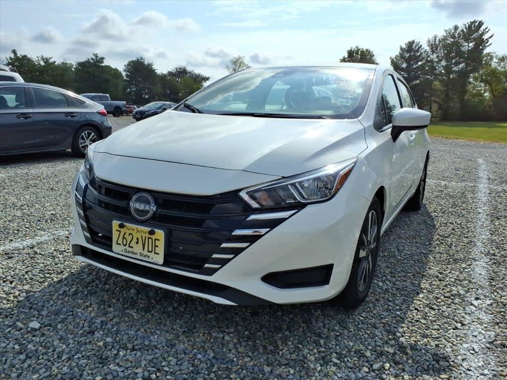 Used 2024 Nissan Versa SV FWD image 3
