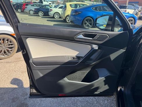 Used 2019 Volkswagen Tiguan SE image 22